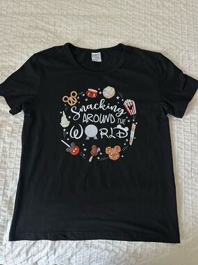 Disney shacking around the world Epcot TShirt size Small